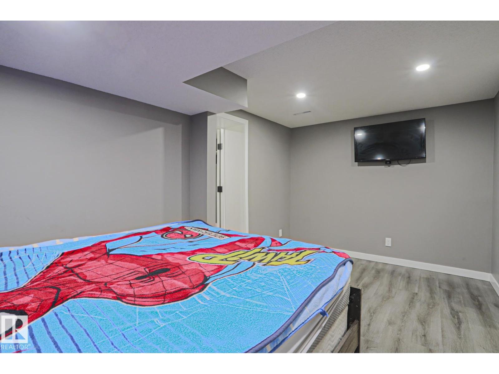11211 104 ST NW - 39