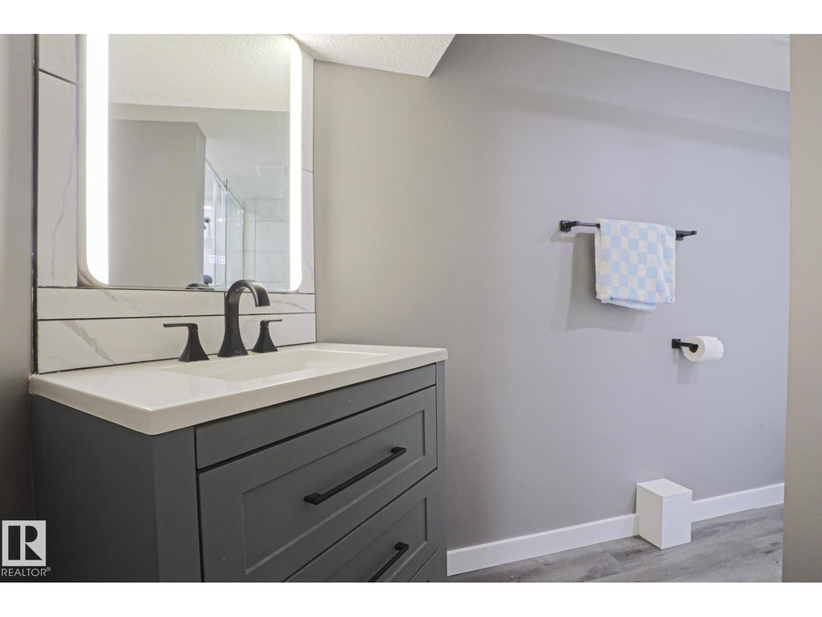 11211 104 ST NW - 34