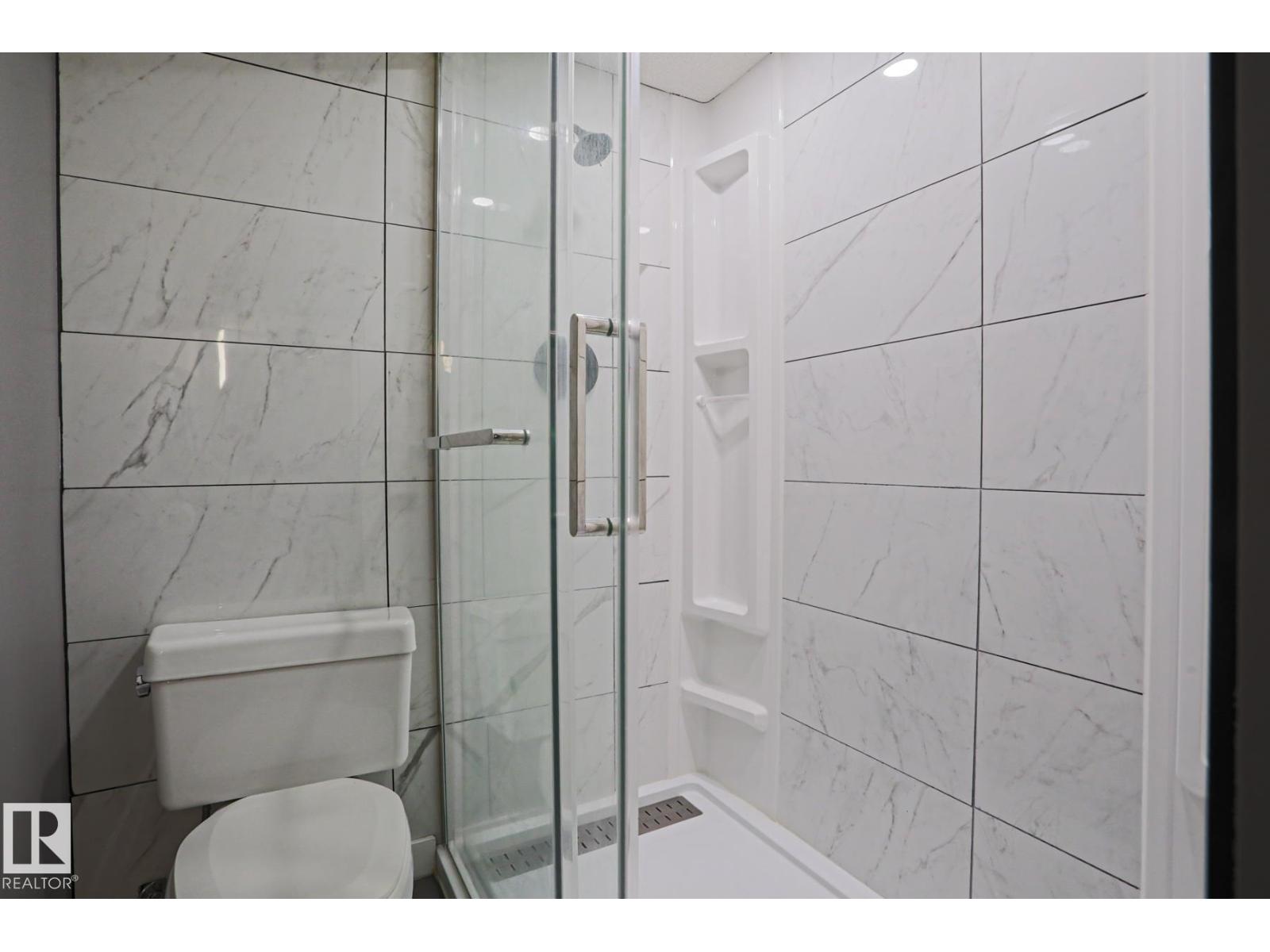 11211 104 ST NW - 35