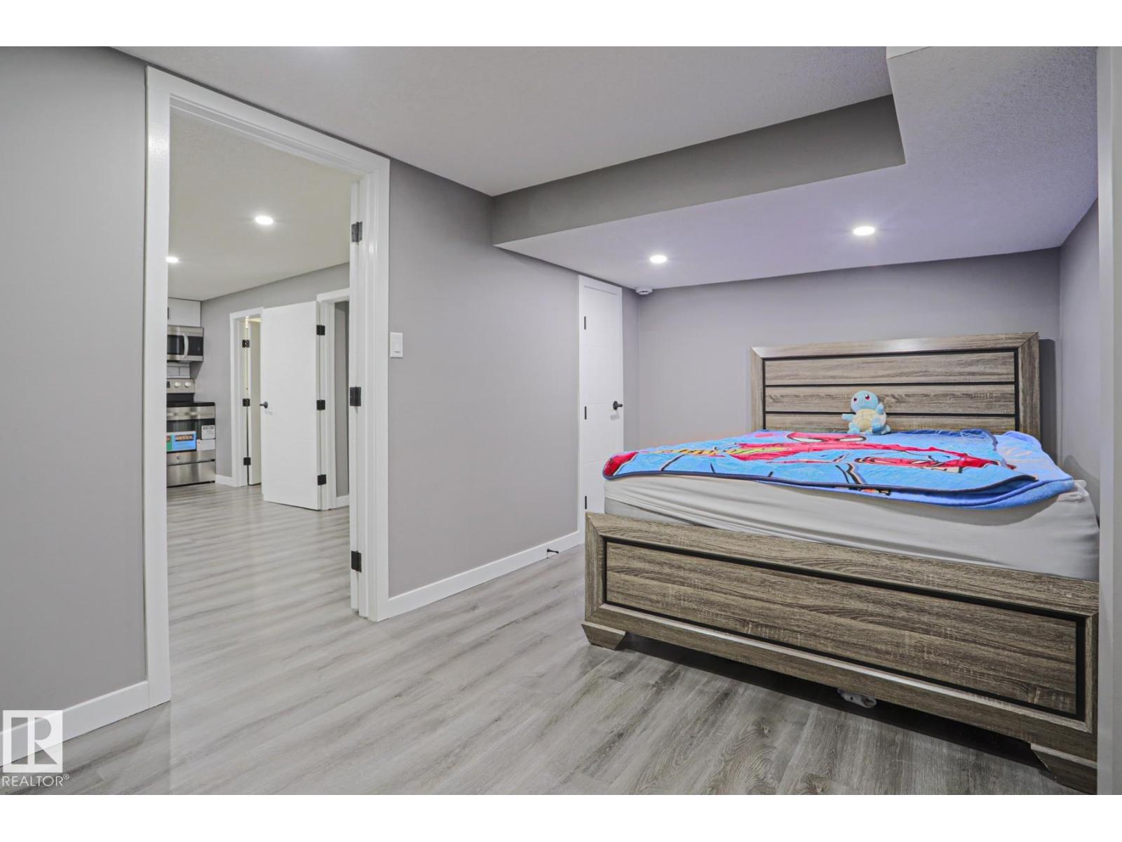 11211 104 ST NW - 38