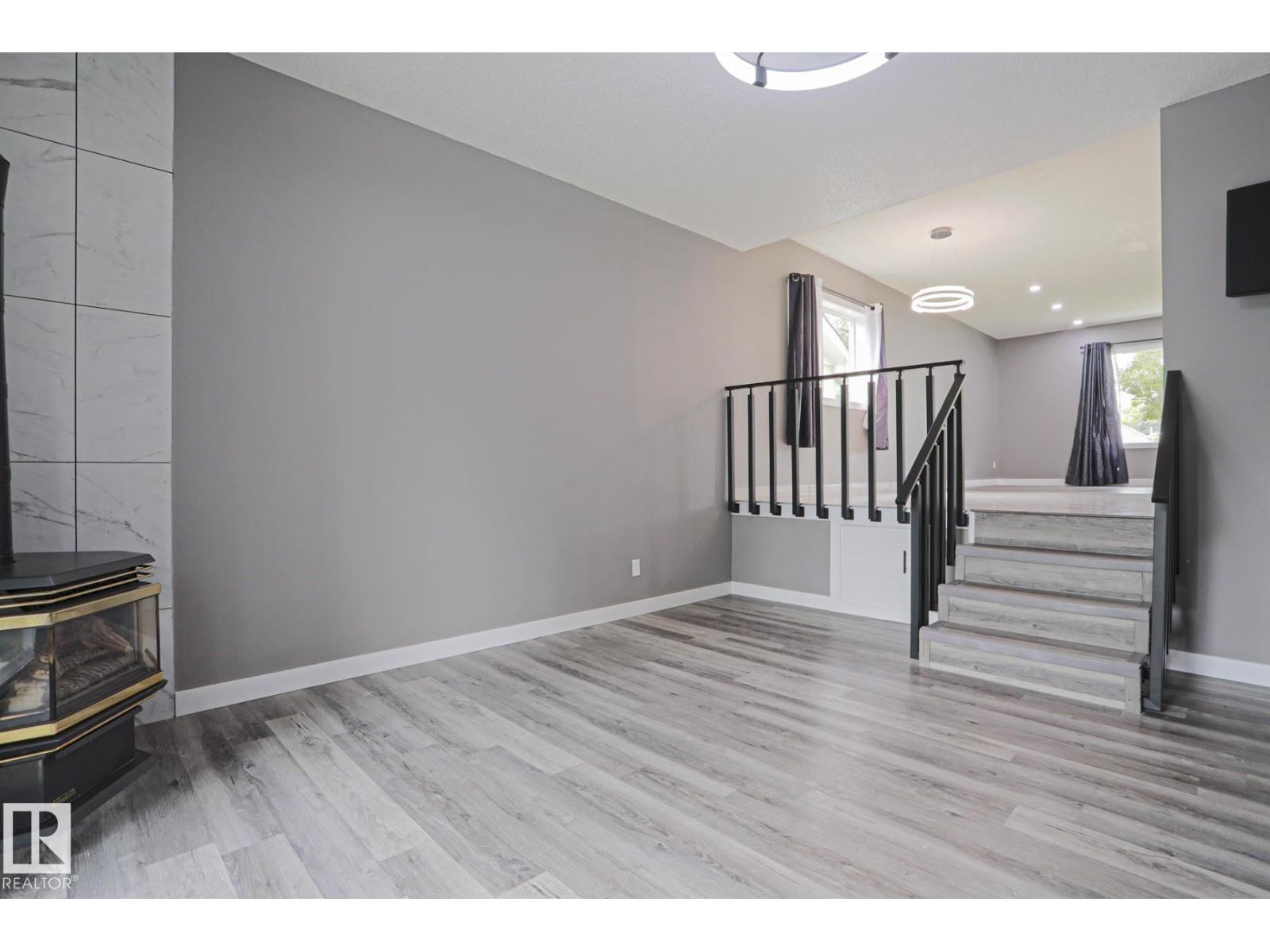 11211 104 ST NW - 17