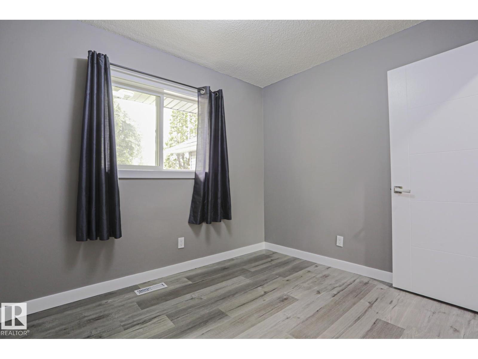 11211 104 ST NW - 26