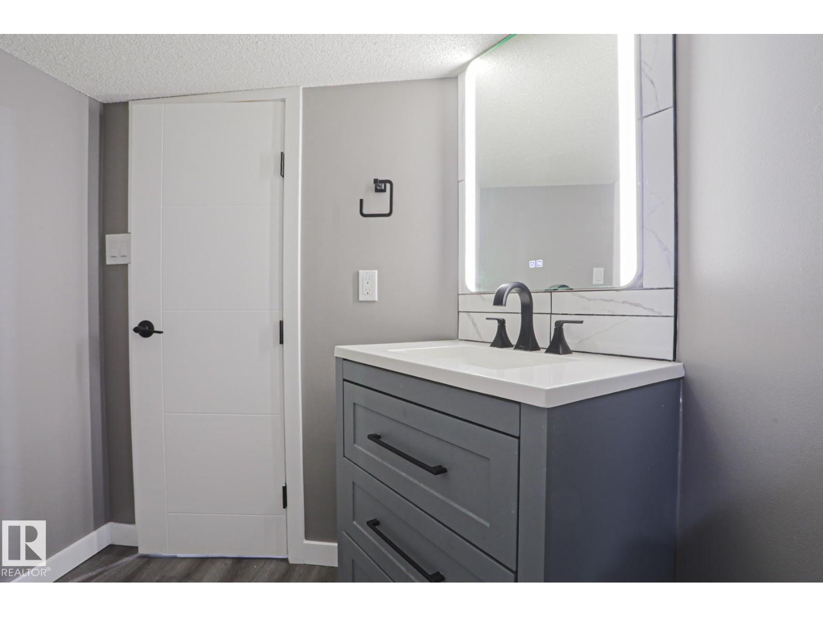 11211 104 ST NW - 36
