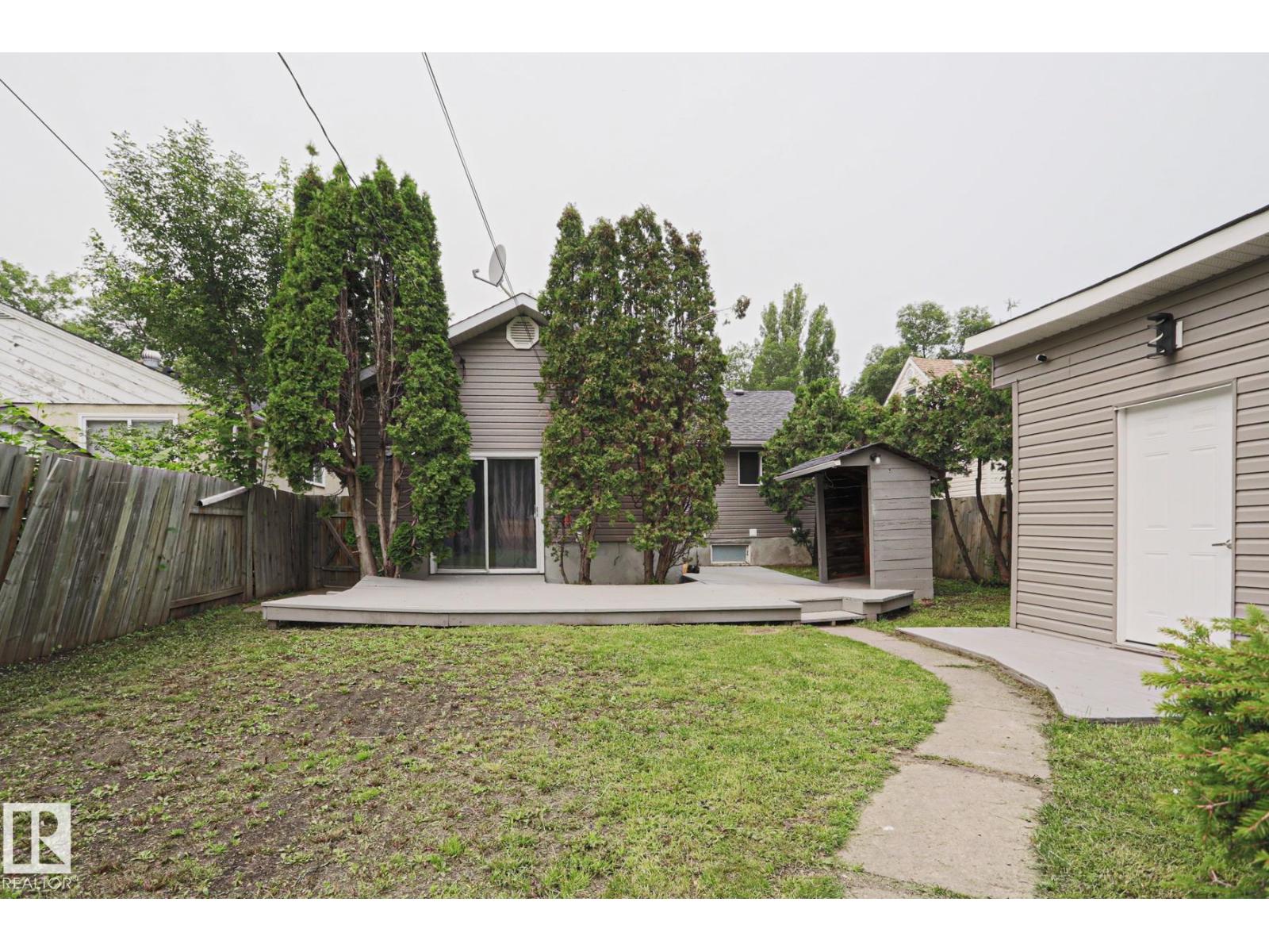 11211 104 ST NW - 50