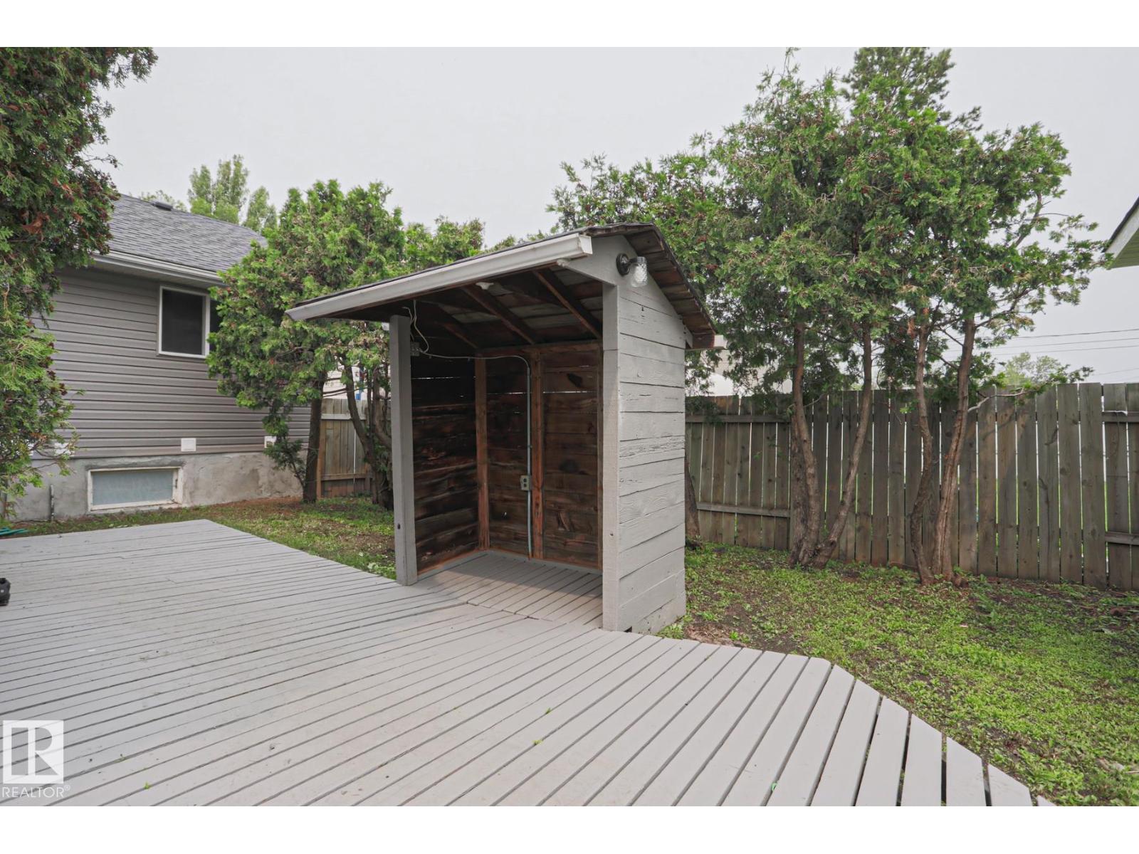 11211 104 ST NW - 44