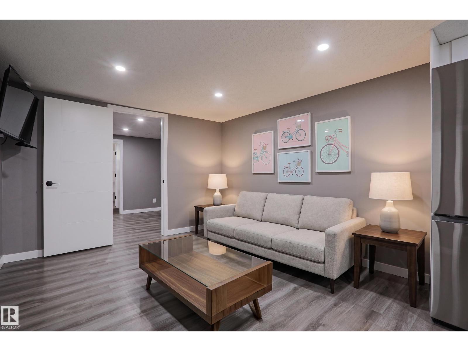 11211 104 ST NW - 32