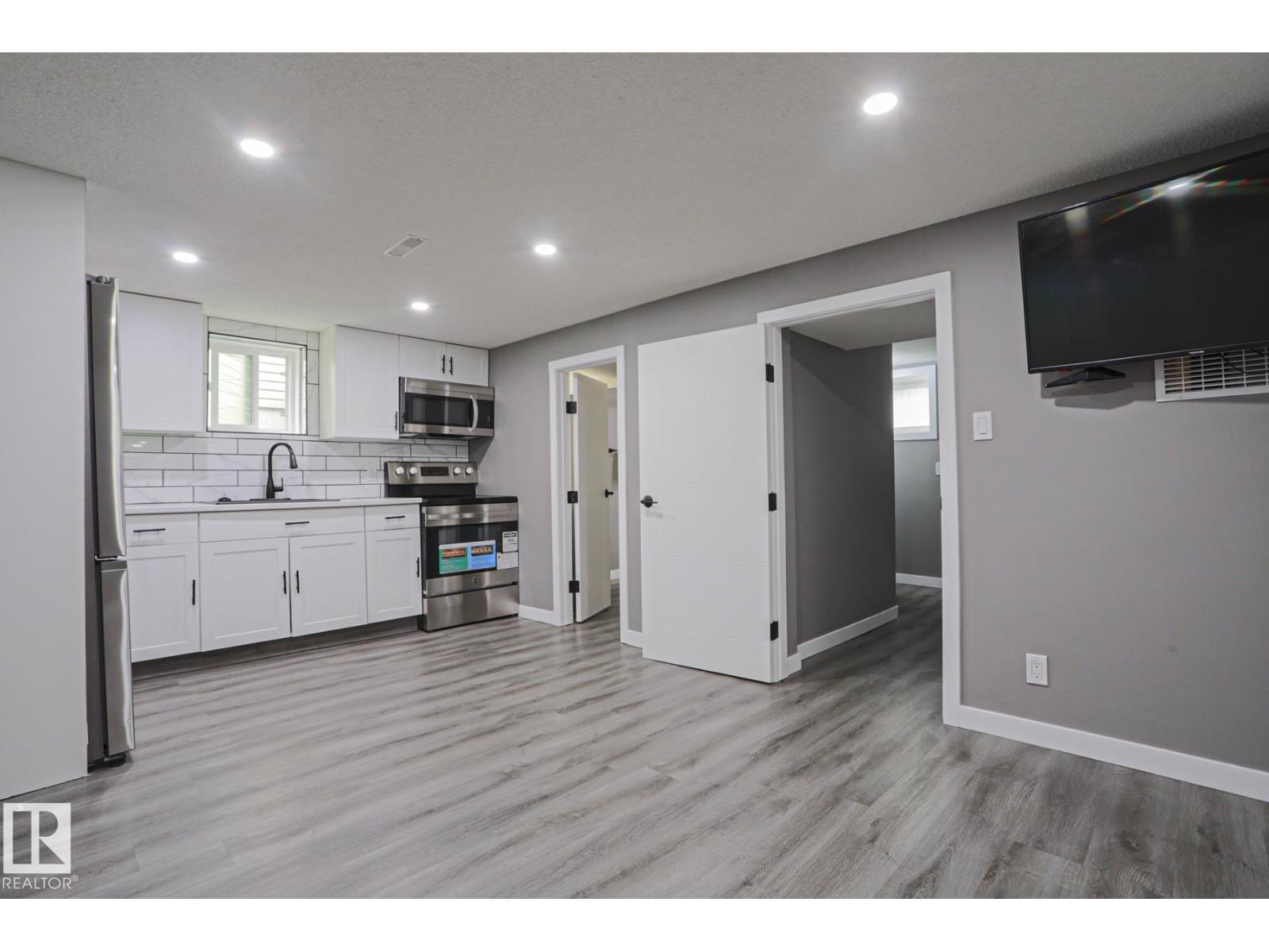 11211 104 ST NW - 30