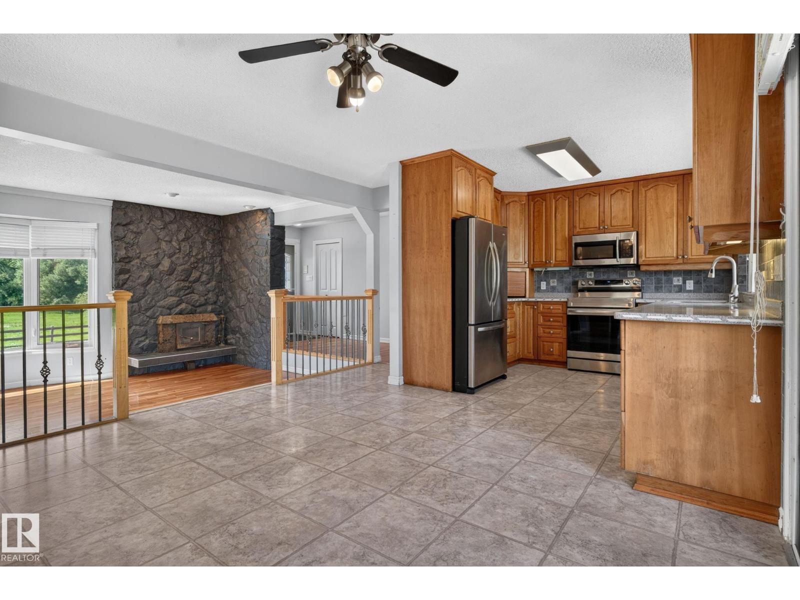 #25 52561 RGE ROAD 214 - 11