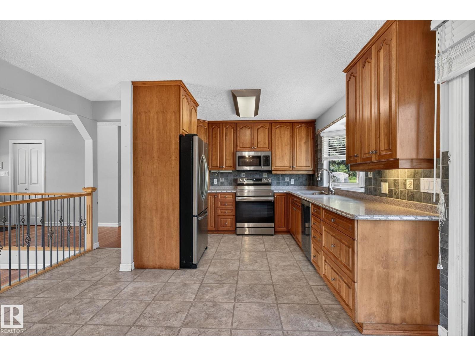 #25 52561 RGE ROAD 214 - 12