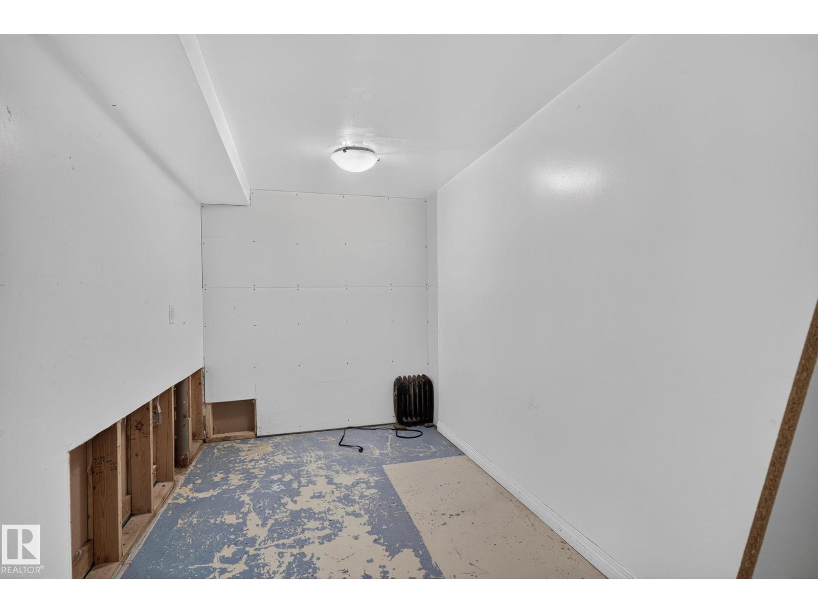#25 52561 RGE ROAD 214 - 50