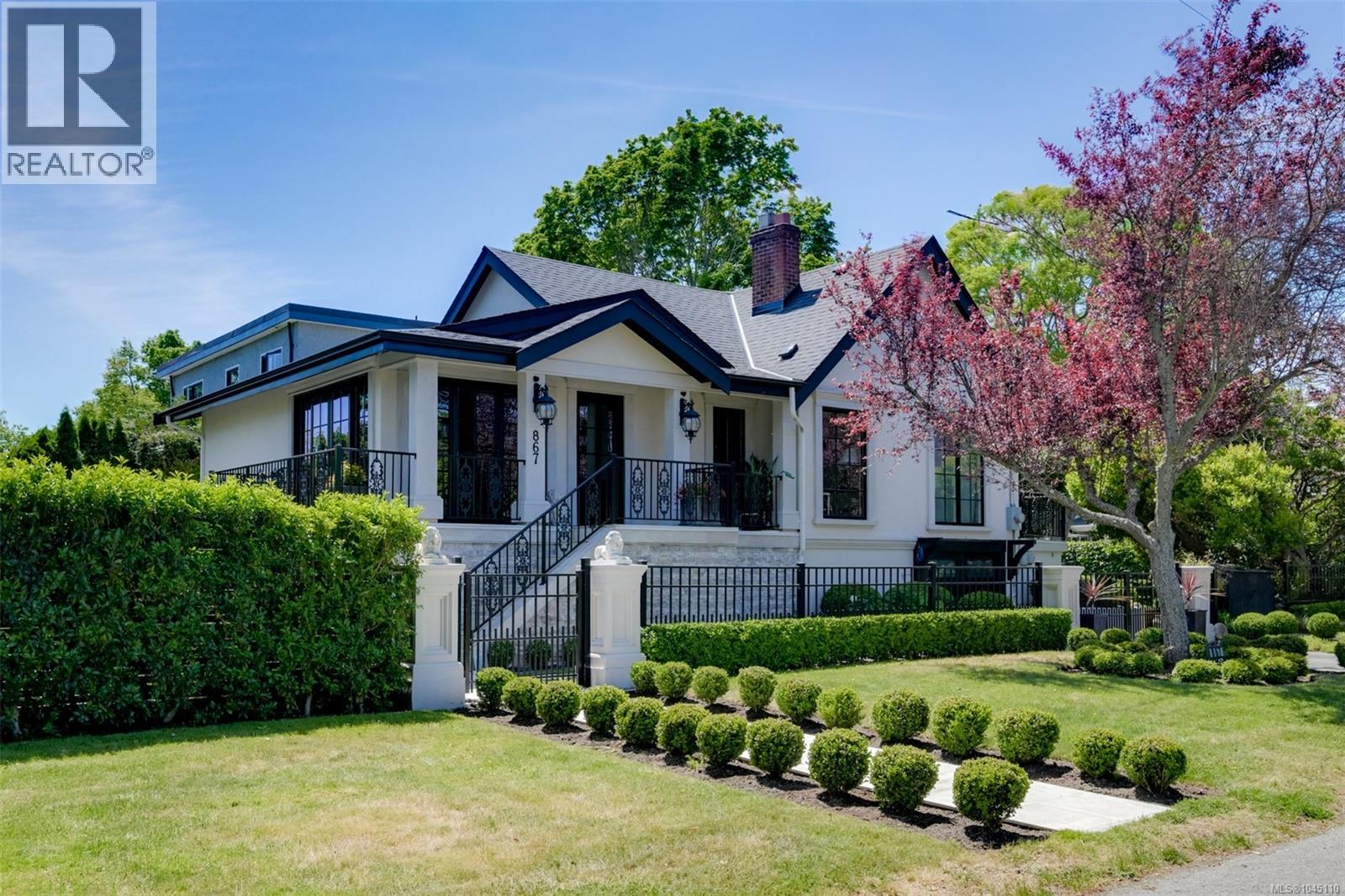 867 Victoria Ave - 2