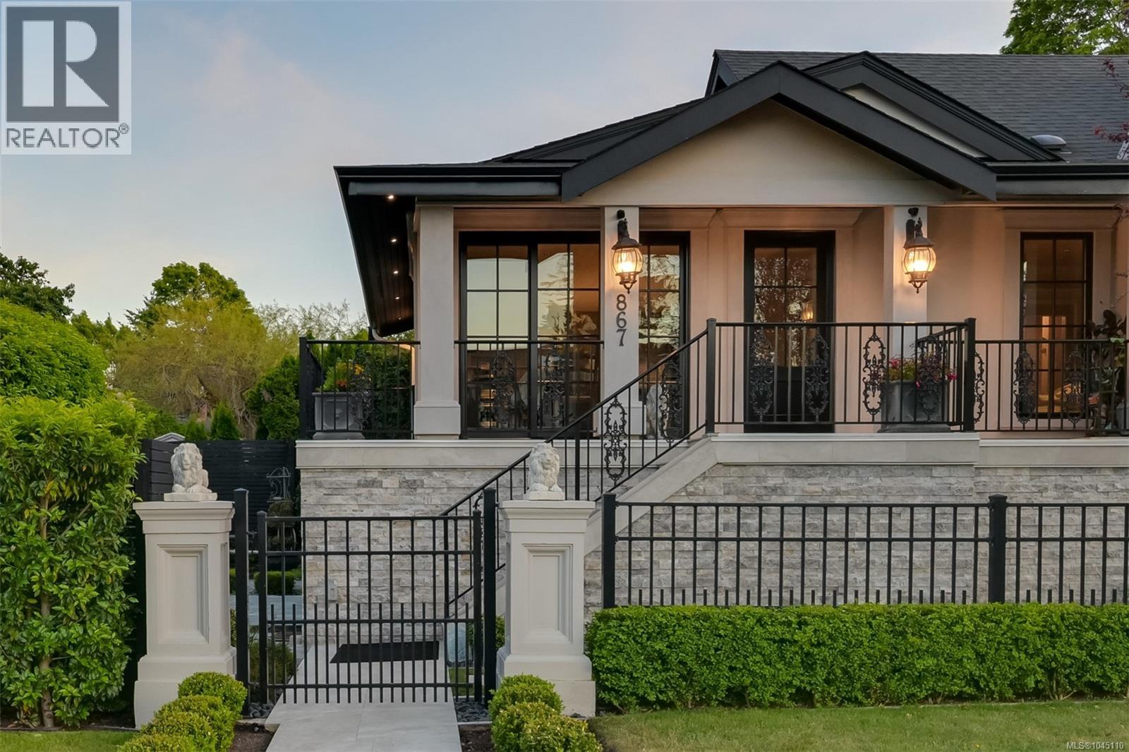 867 Victoria Ave - 3
