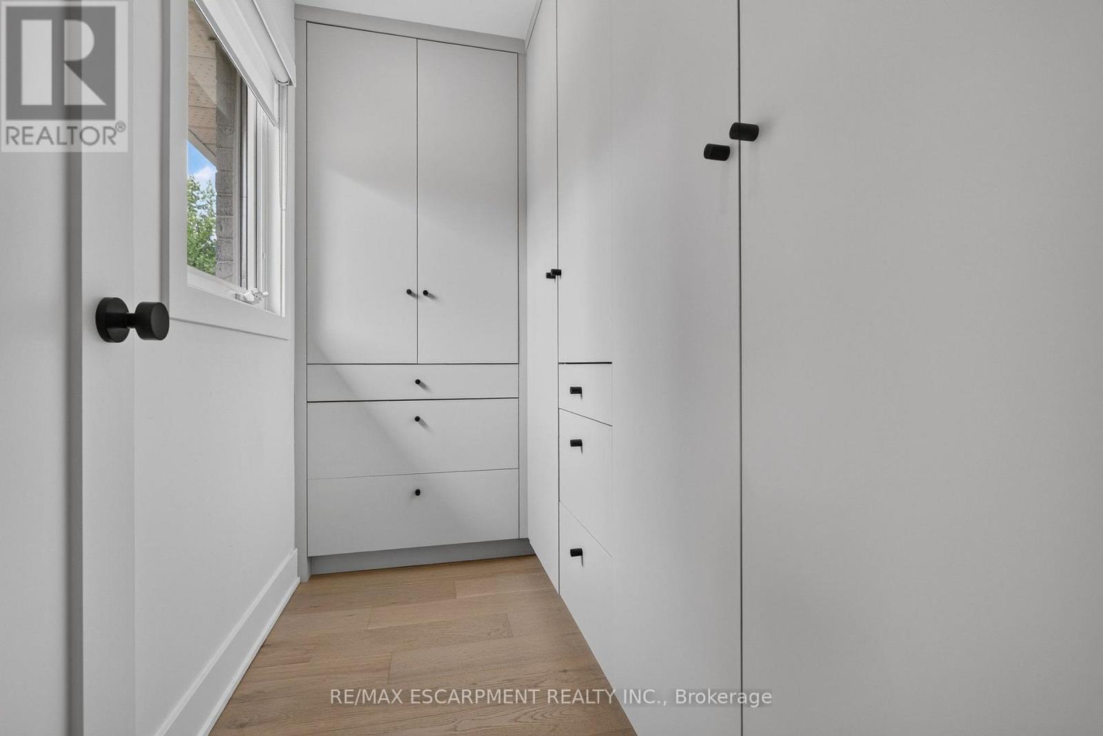 429 CLAREMONT CRESCENT - 27
