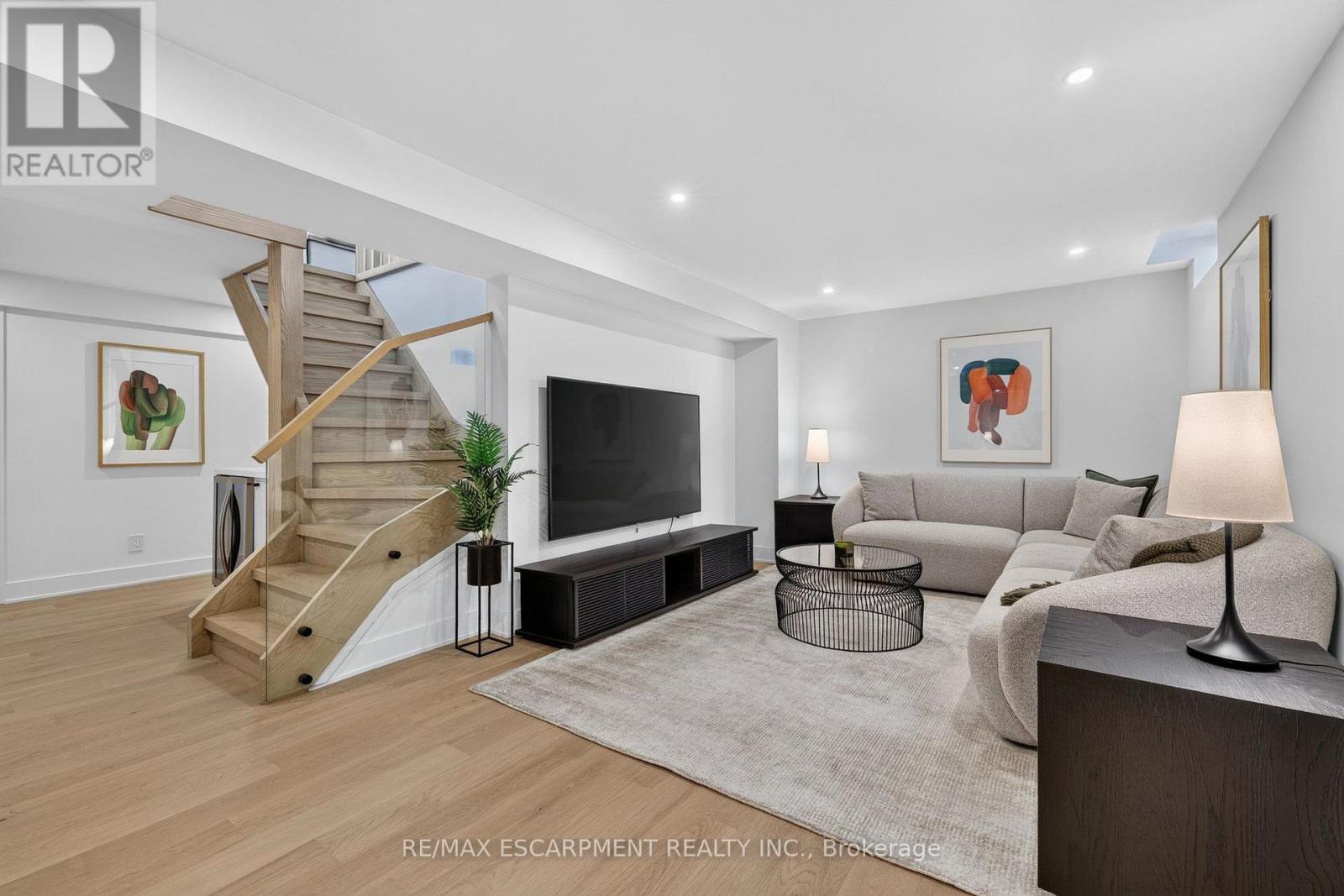 429 CLAREMONT CRESCENT - 35