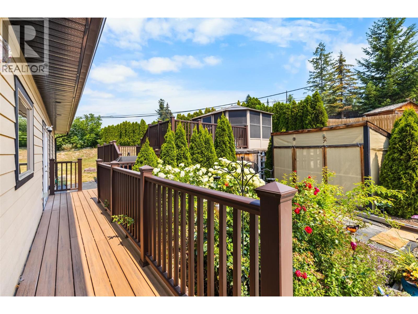 1039 Kootenay Place - 37