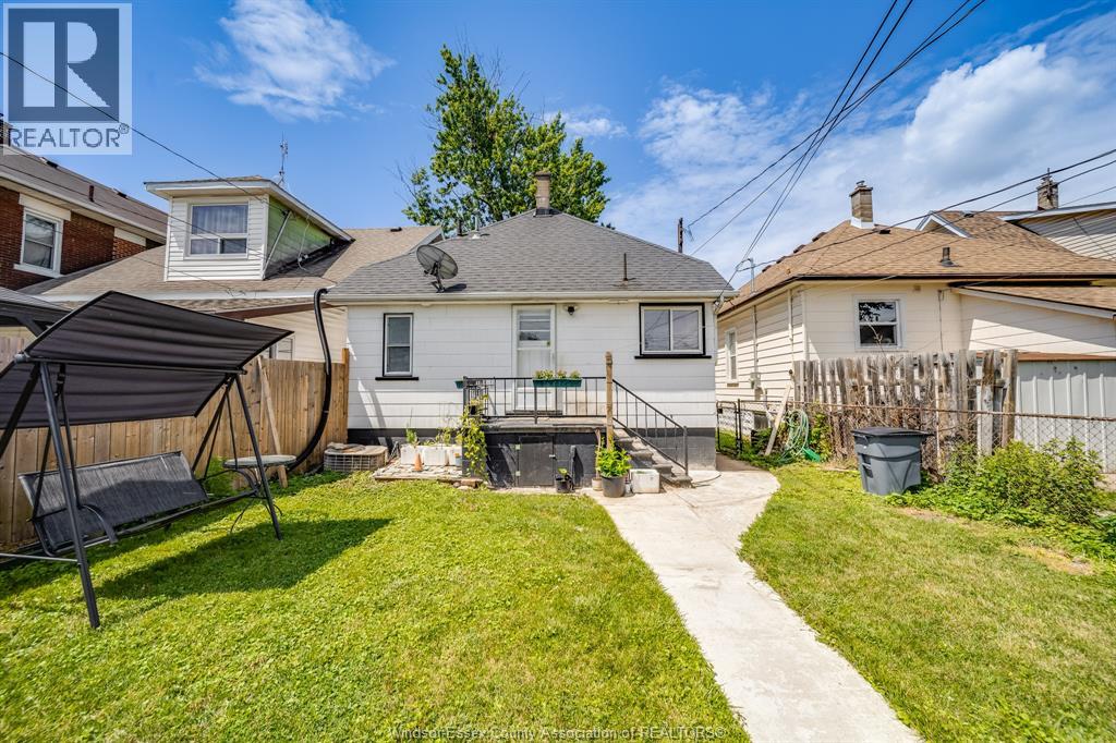 1170 PIERRE AVENUE - 30