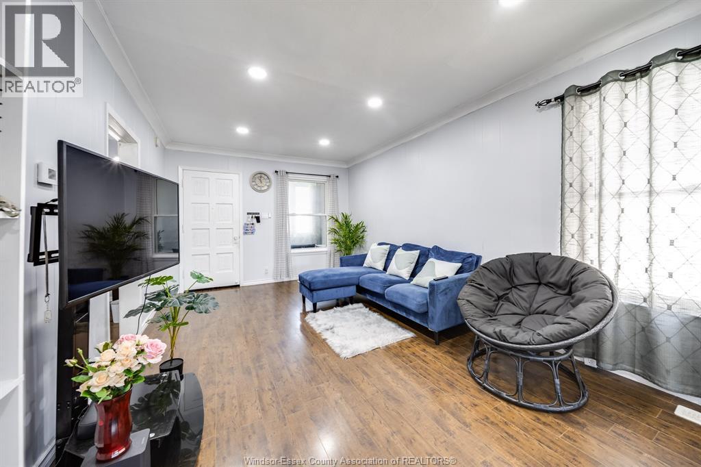 1170 PIERRE AVENUE - 9