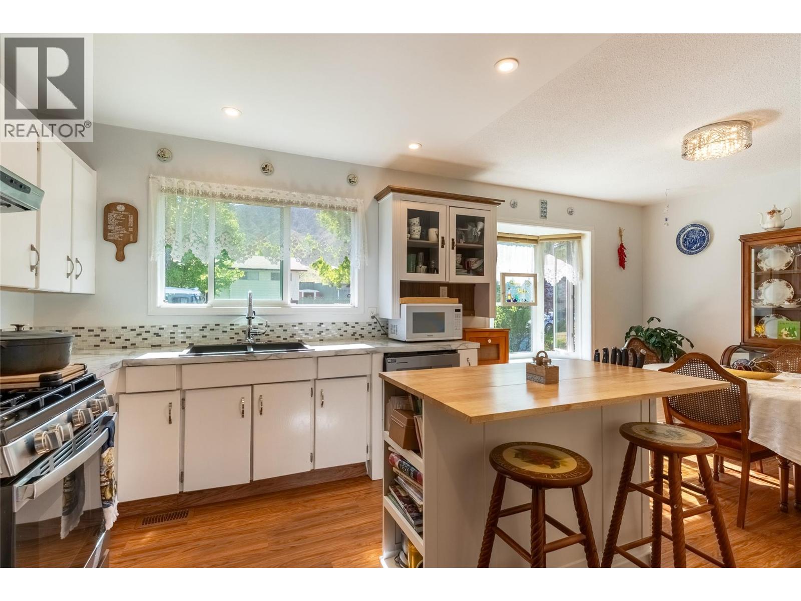 1254 HEUSTIS Drive - 23