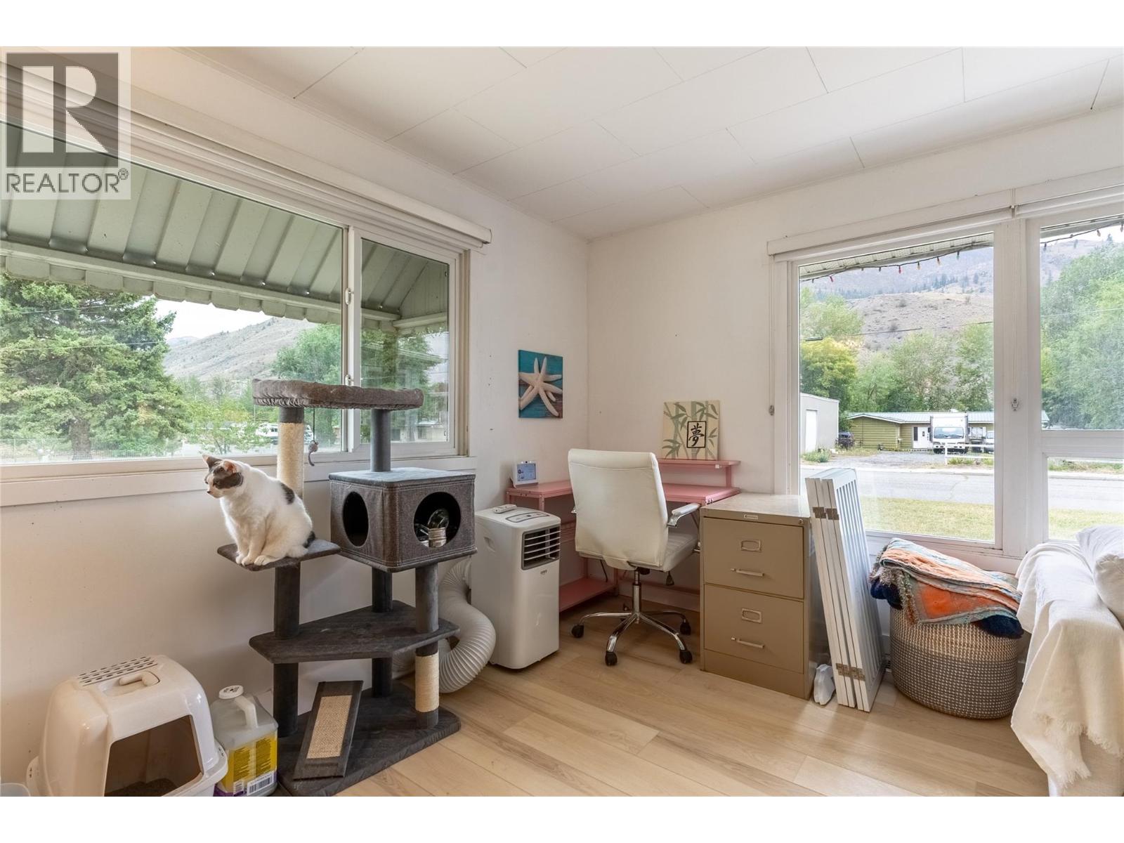 911 COLLINS Road, Cache Creek