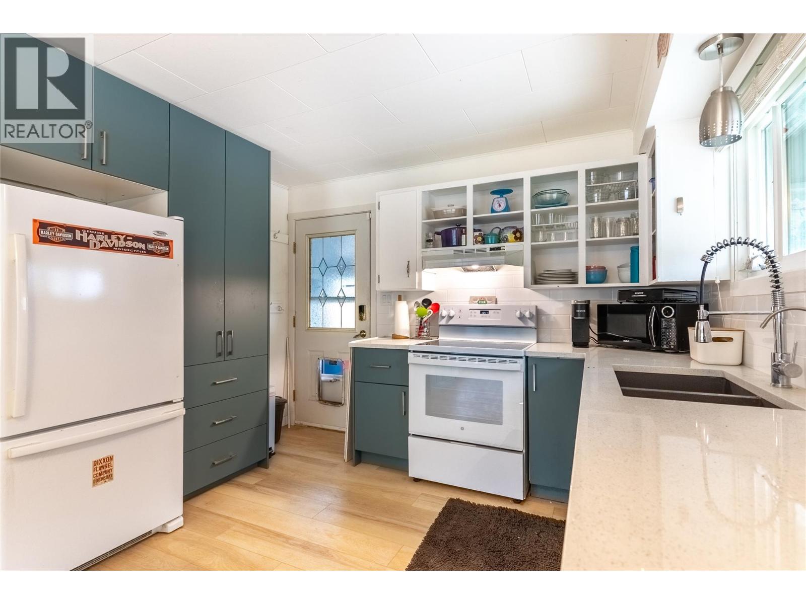 911 COLLINS Road, Cache Creek