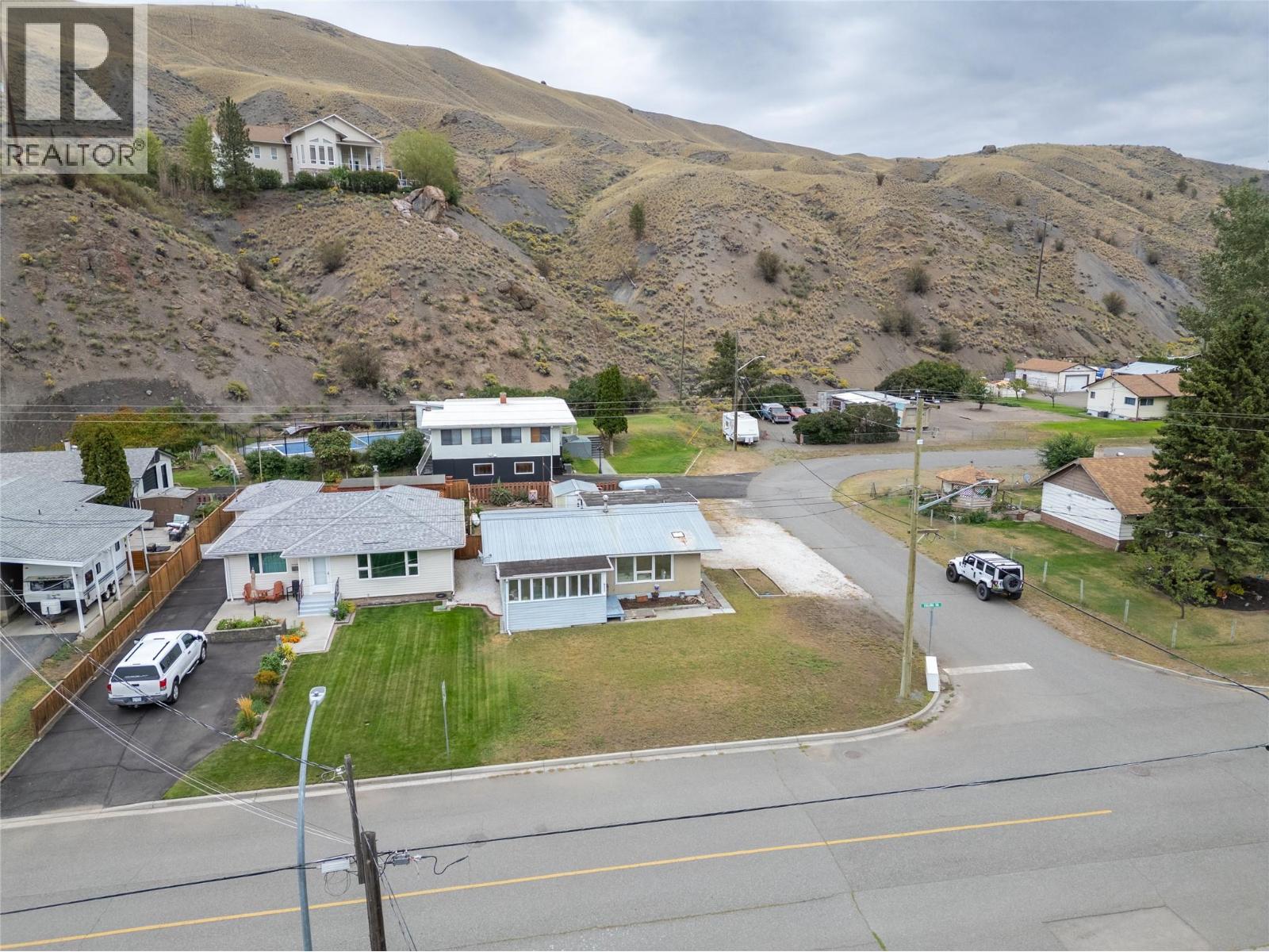 911 COLLINS Road, Cache Creek