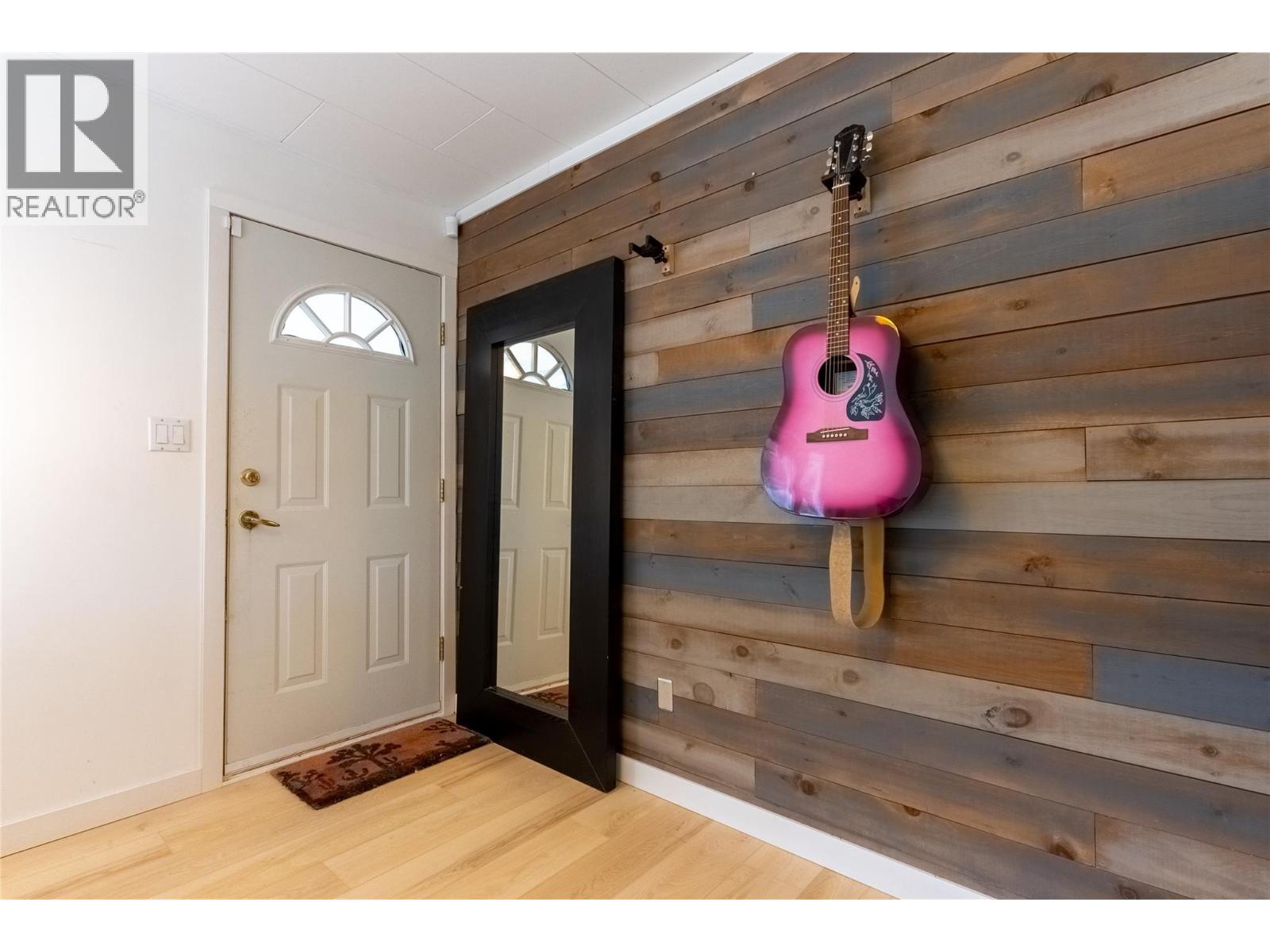 911 COLLINS Road, Cache Creek