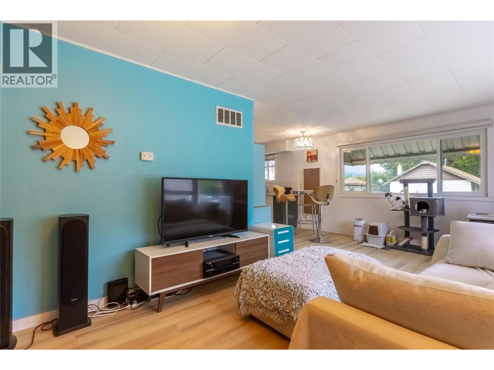 911 COLLINS Road, Cache Creek