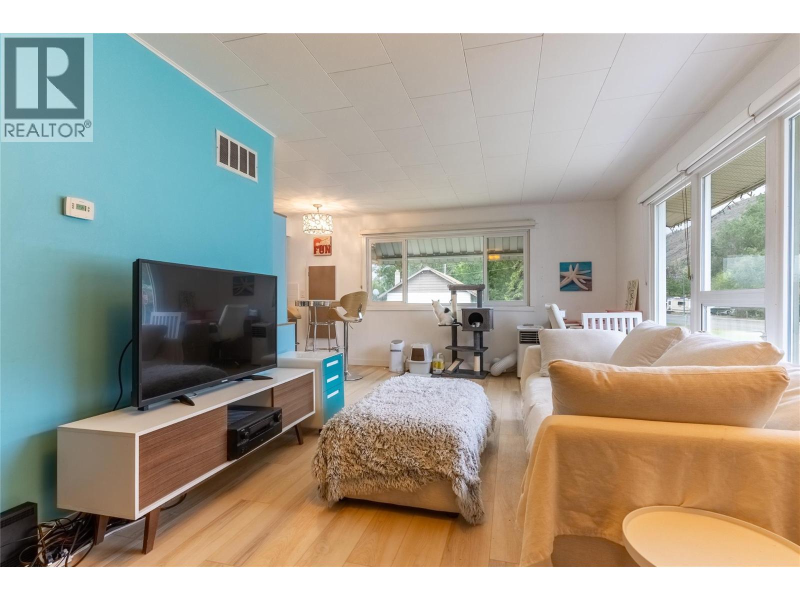 911 COLLINS Road, Cache Creek