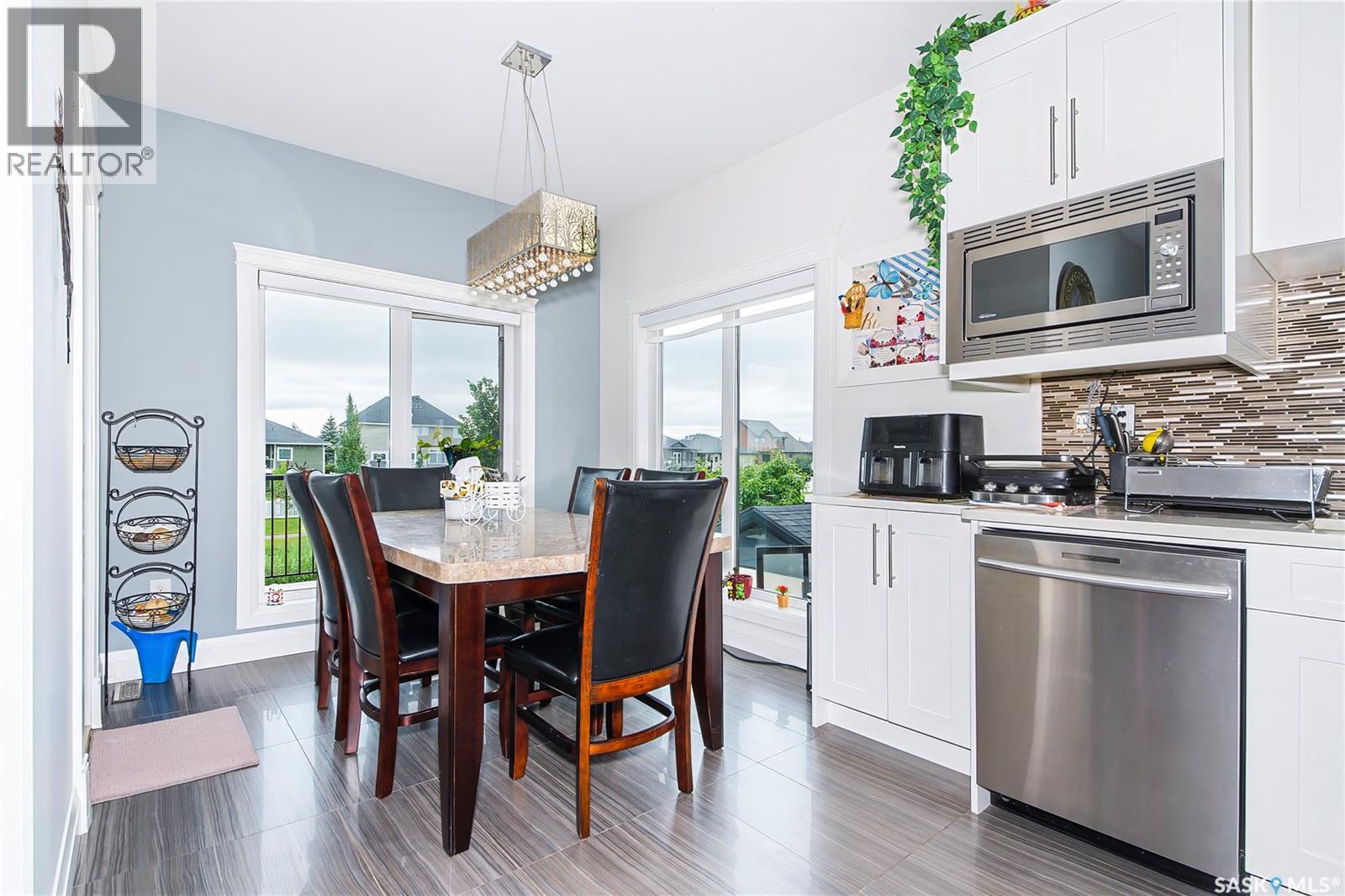 733 Gowan ROAD - 18