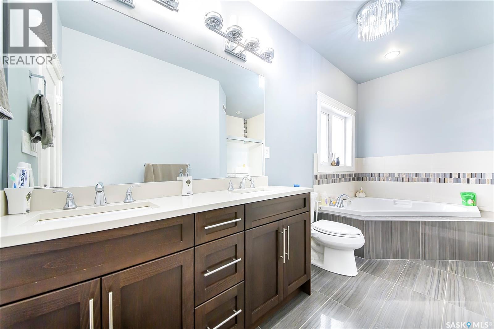 733 Gowan ROAD - Image 25