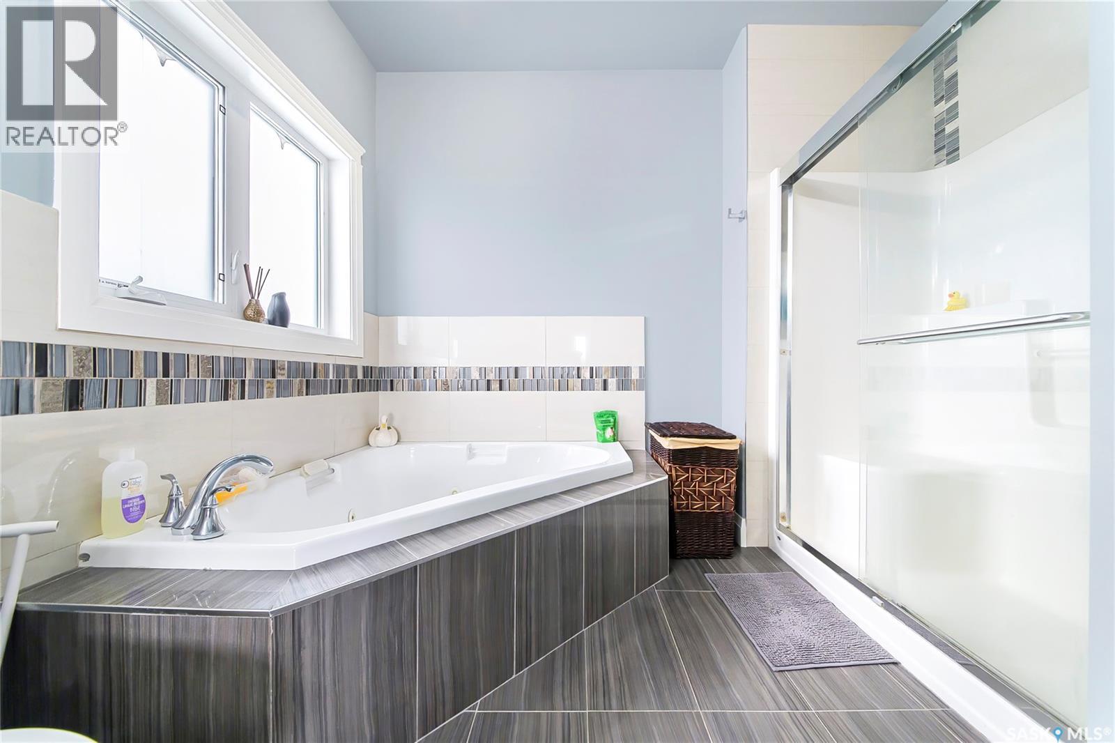 733 Gowan ROAD - 26