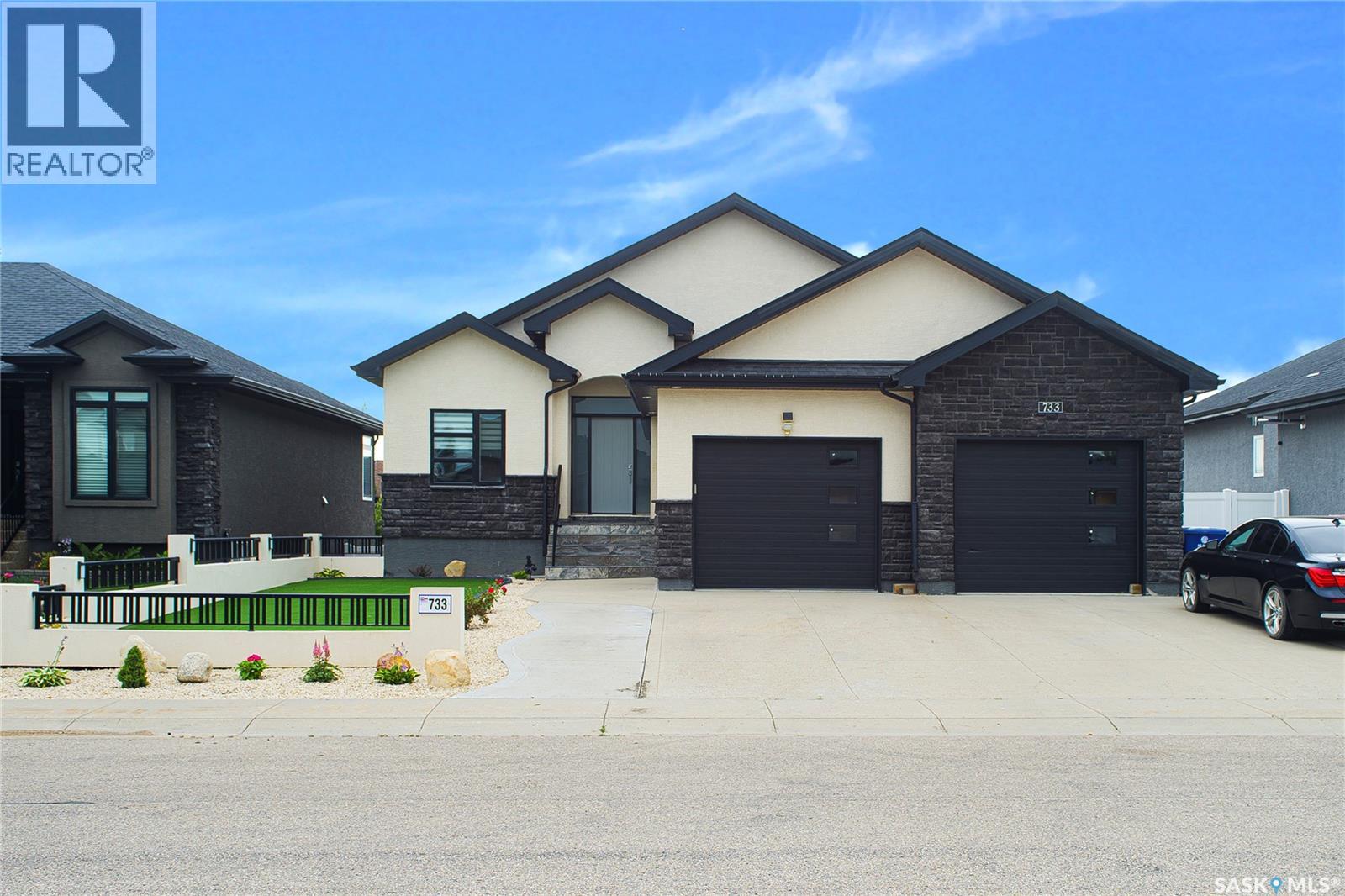 733 Gowan ROAD - 3