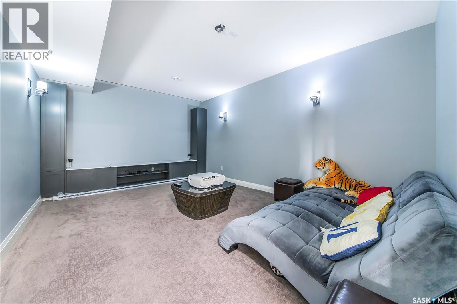 733 Gowan ROAD - 34