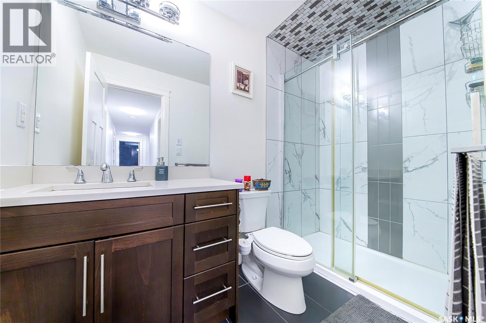 733 Gowan ROAD - 36