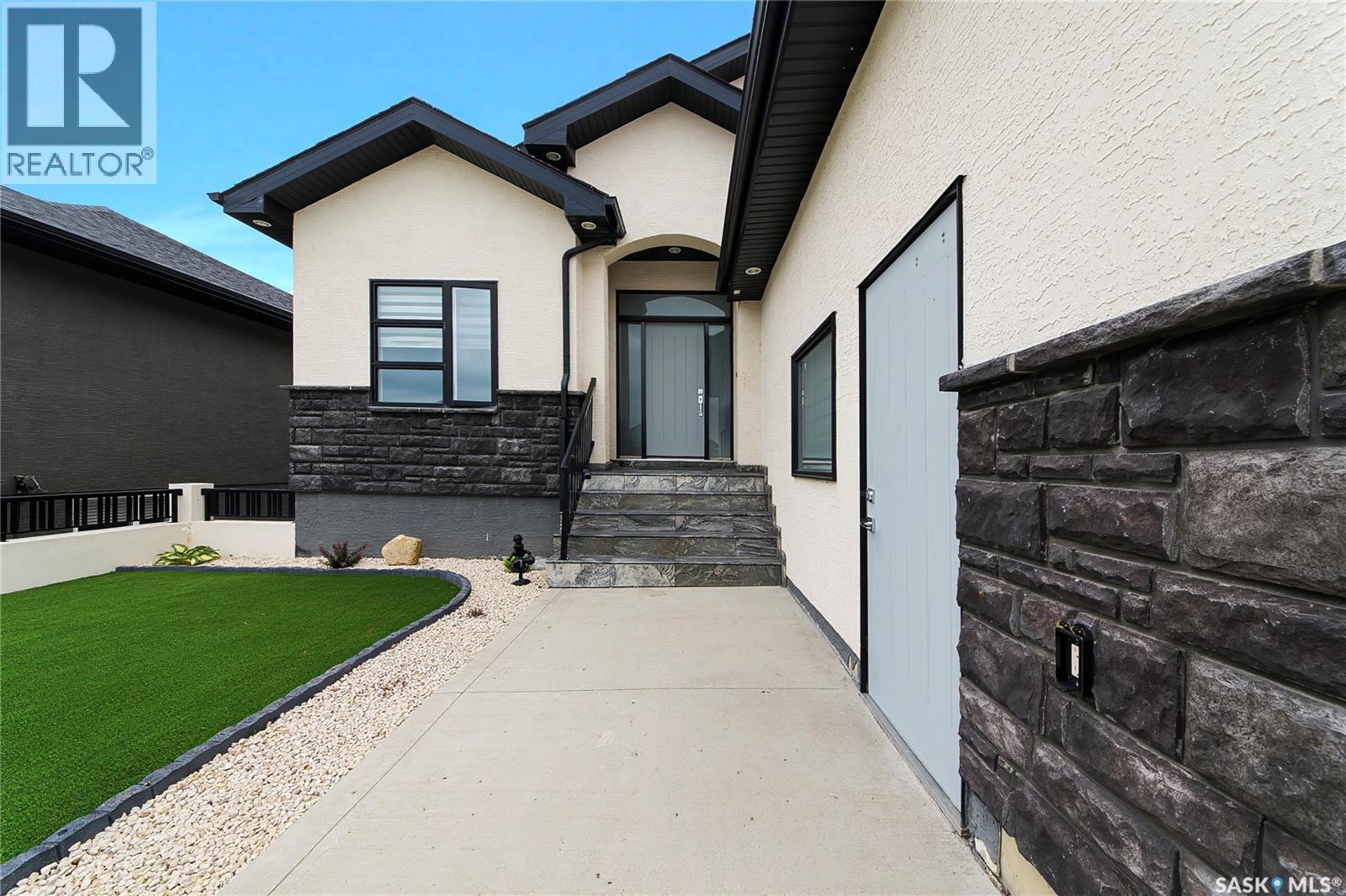733 Gowan ROAD - 4