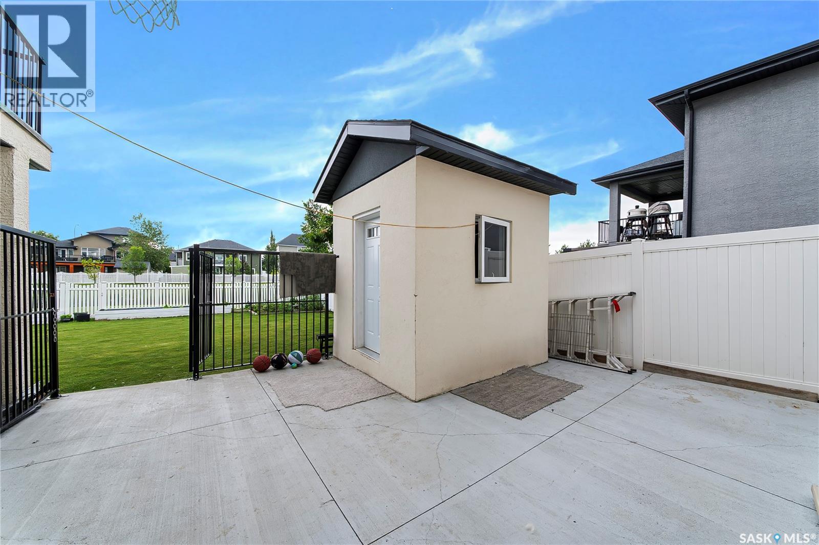 733 Gowan ROAD - 41