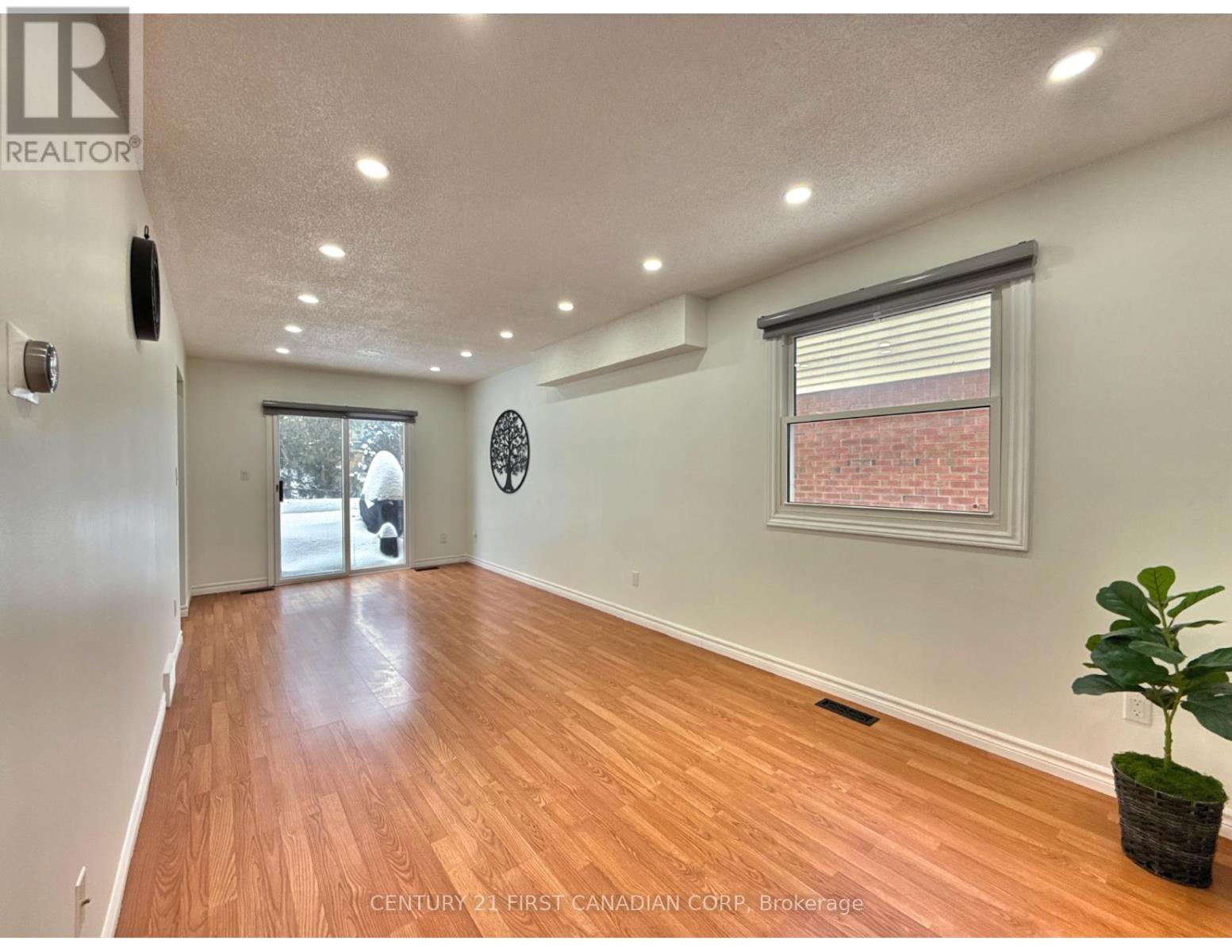 159 WALMER GARDENS - 3