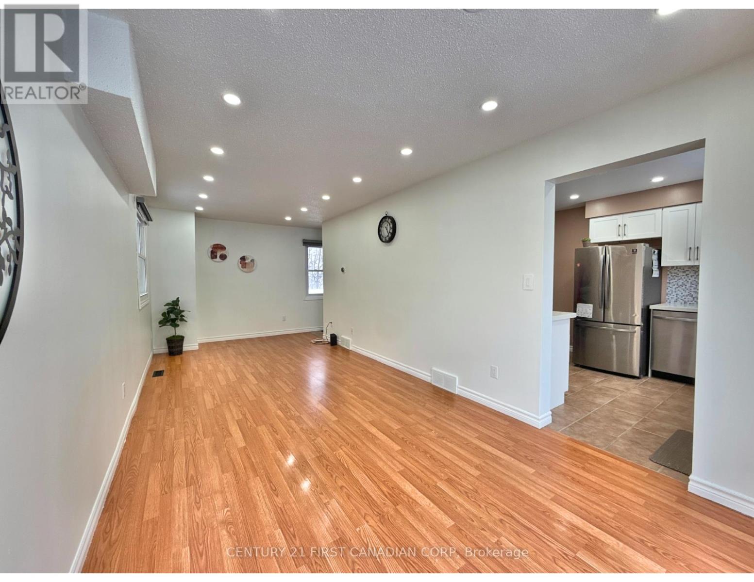 159 WALMER GARDENS - 4