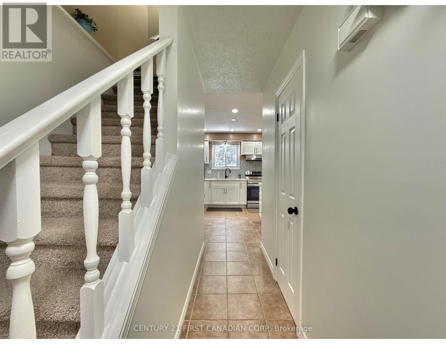 159 WALMER GARDENS - Image 8
