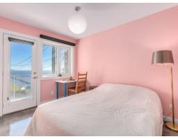 15061 Victoria Avenue, White Rock, BC V4B1G4 Photo 18