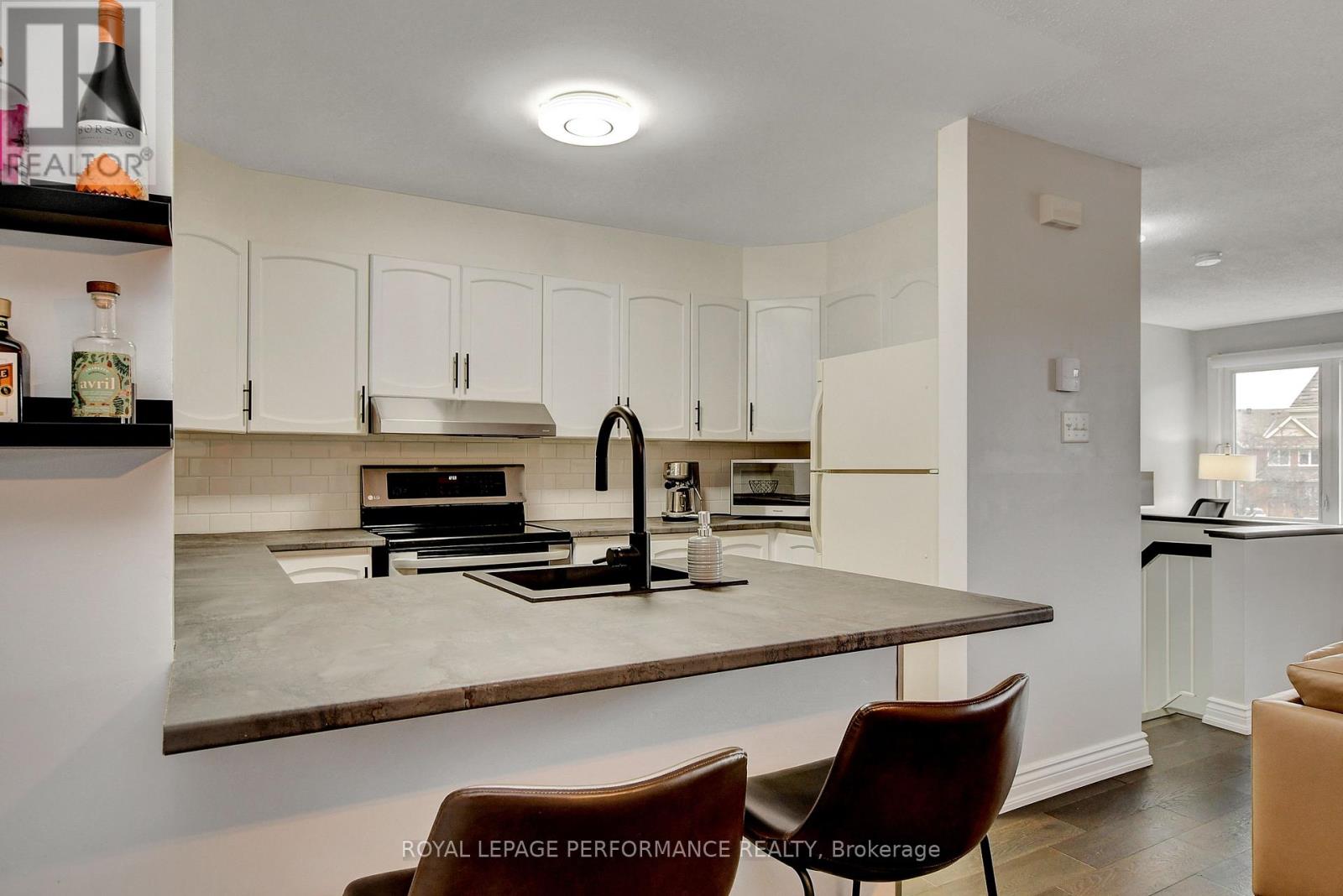 203 - 1760 Cabaret Lane