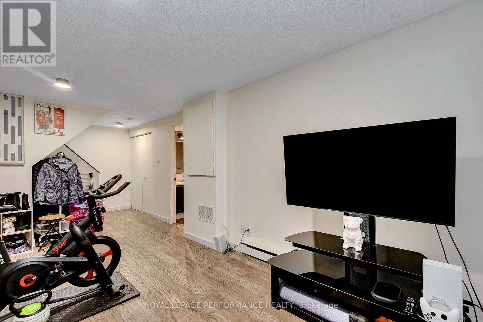 #203 1760 CABARET LANE - 28