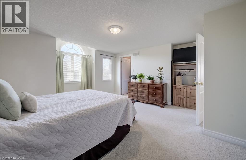 496 LANGLAW Drive - 23
