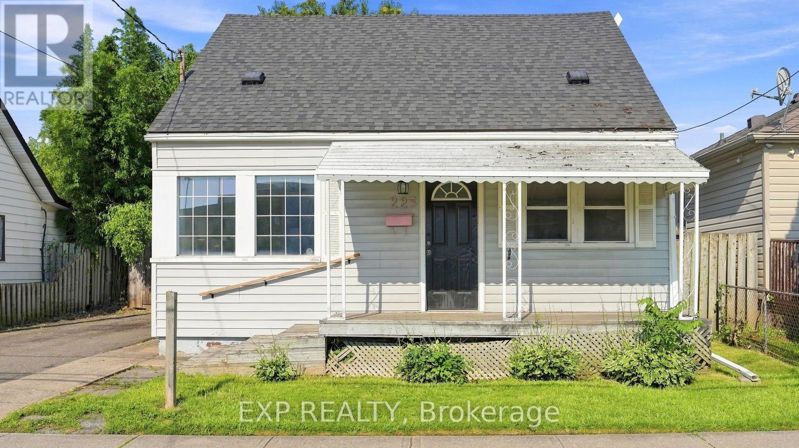 225 GRANTHAM AVENUE - 2