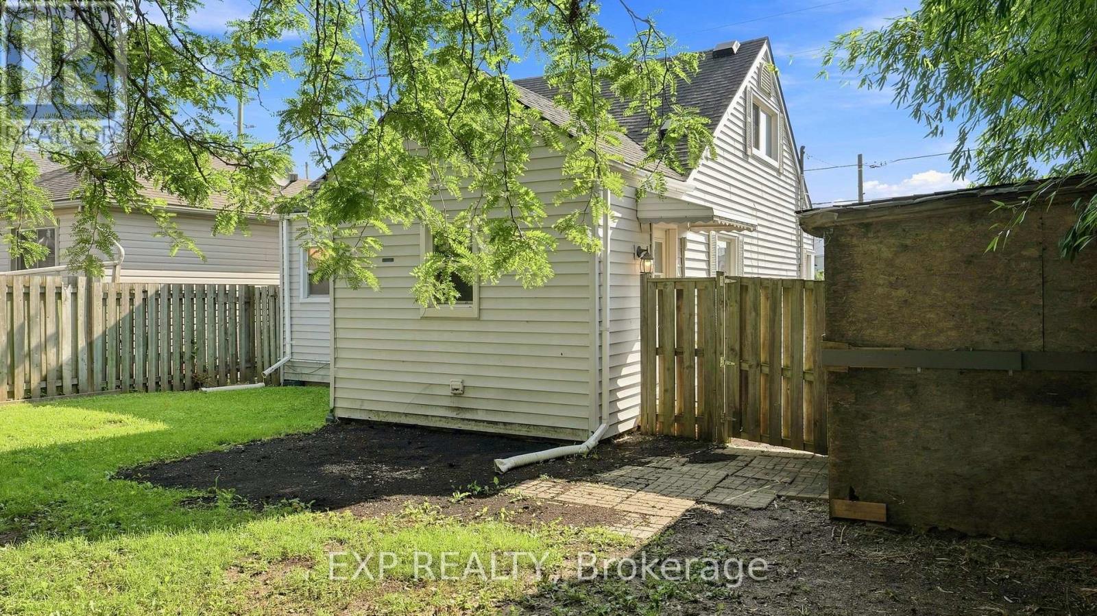 225 GRANTHAM AVENUE - Image 33