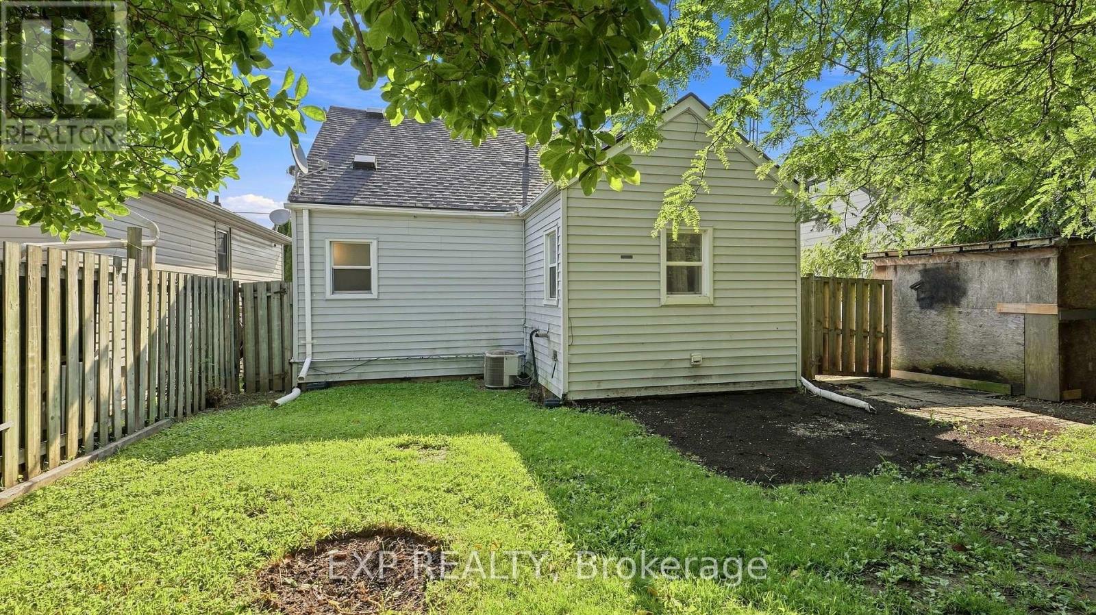 225 GRANTHAM AVENUE - 34