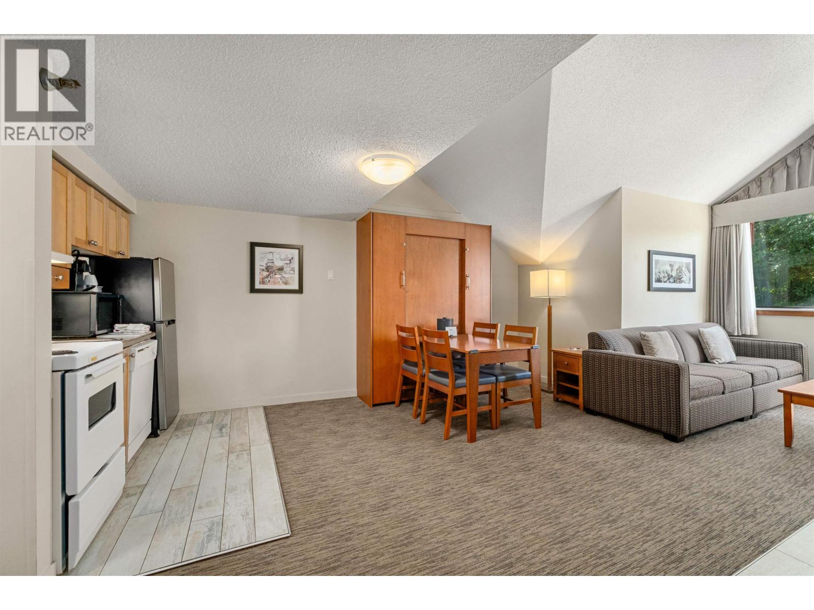 360 4429 SUNDIAL PLACE, Whistler