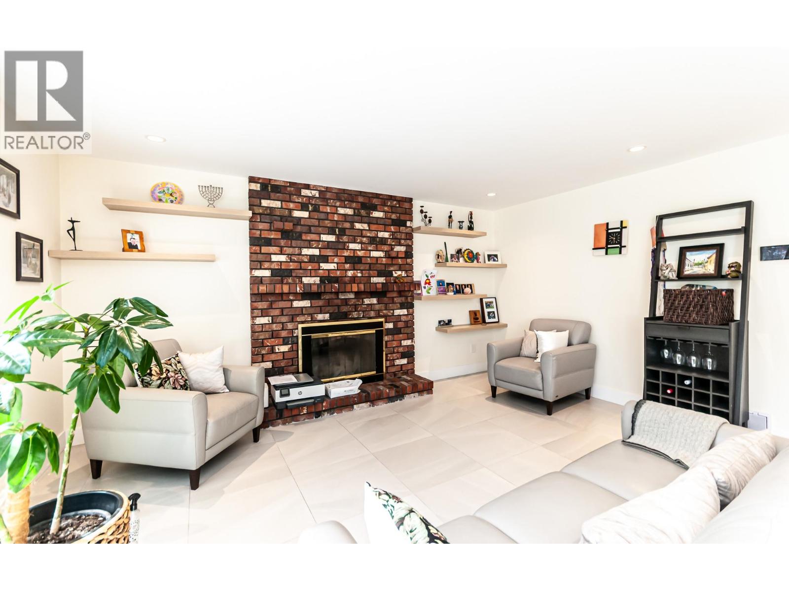 10280 HOLLYWELL Drive, Richmond