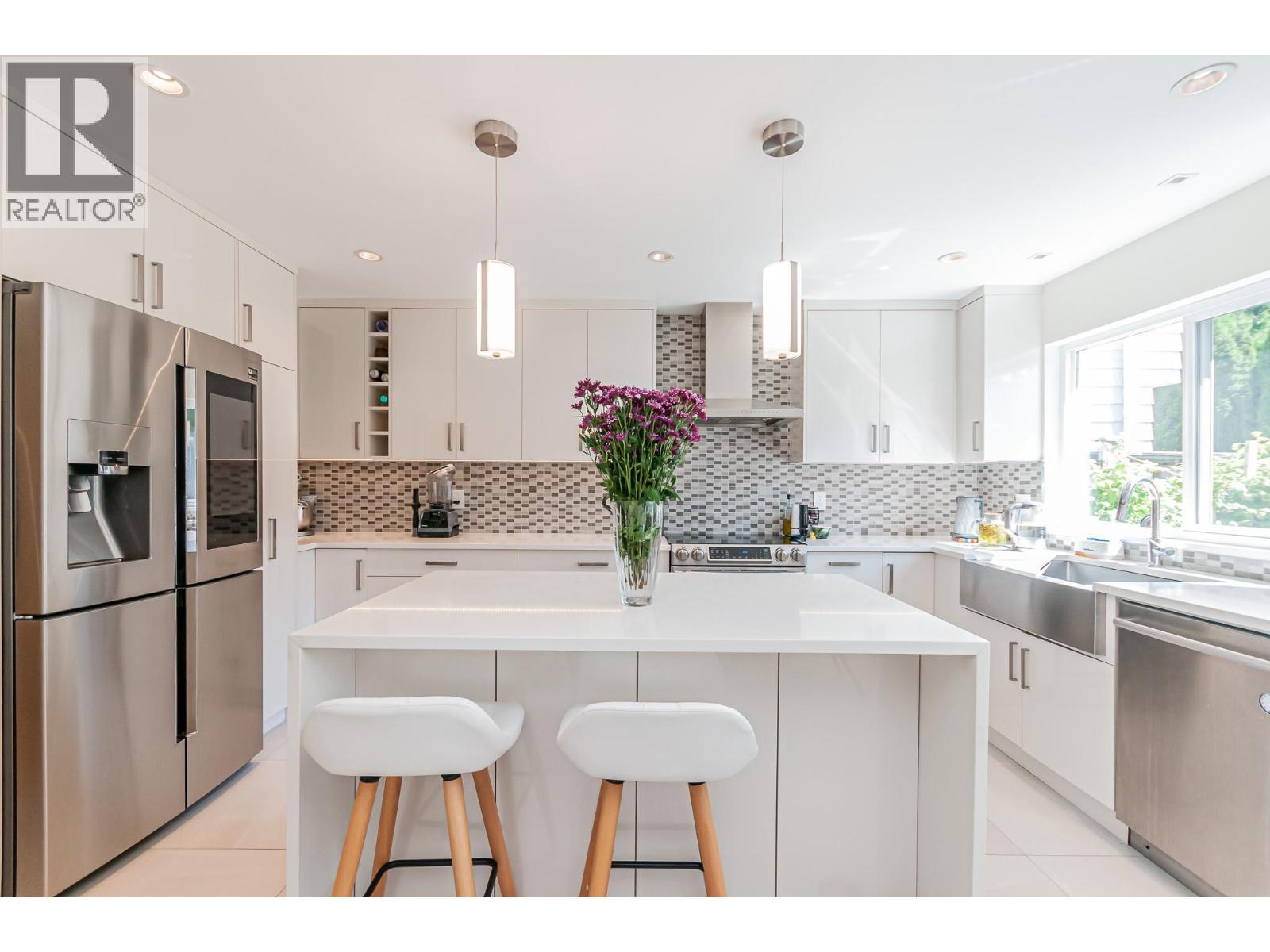 10280 HOLLYWELL Drive, Richmond
