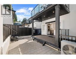 812 Montroyal Boulevard, North Vancouver, BC V7R2G6 Photo 10